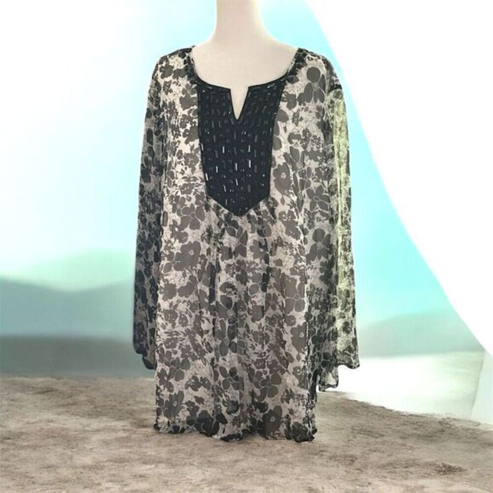 DG2 Silk Blouse Sz 1X Black & White Floral Print Beaded around Neckline Pintuck